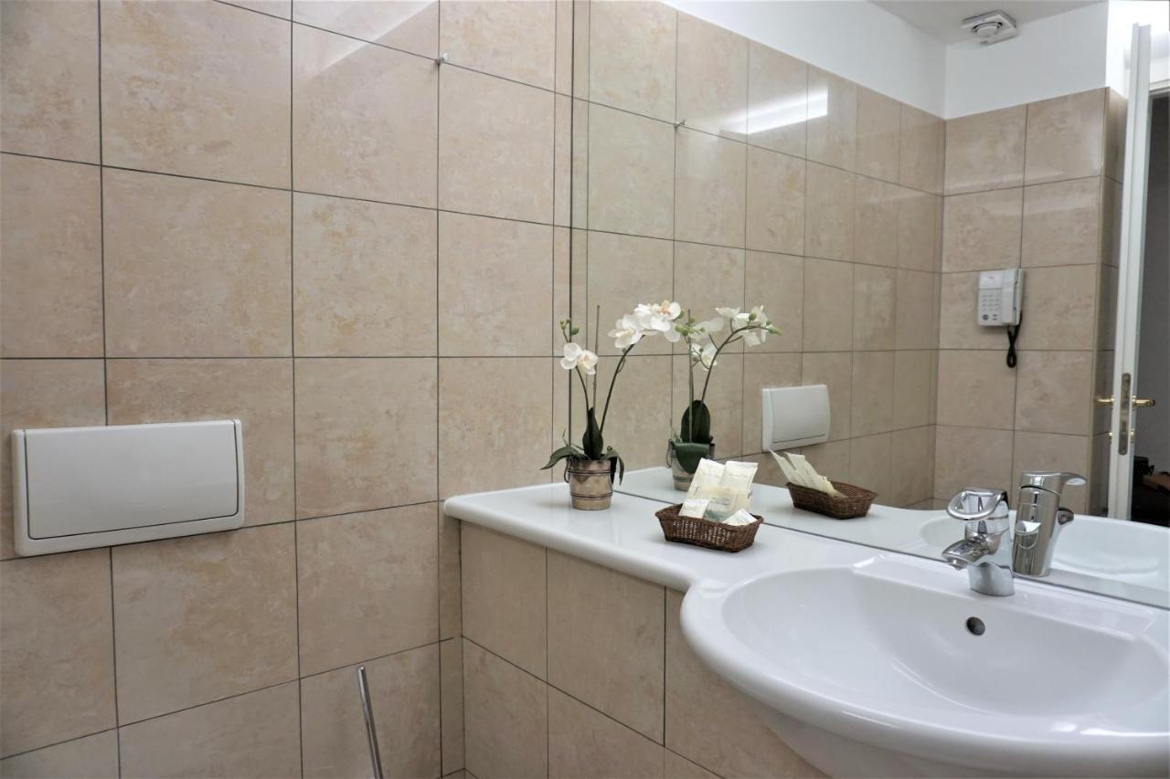 Delta Hotel Apartments ซานโดนาโต มีลาเนเซ ภายนอก รูปภาพ